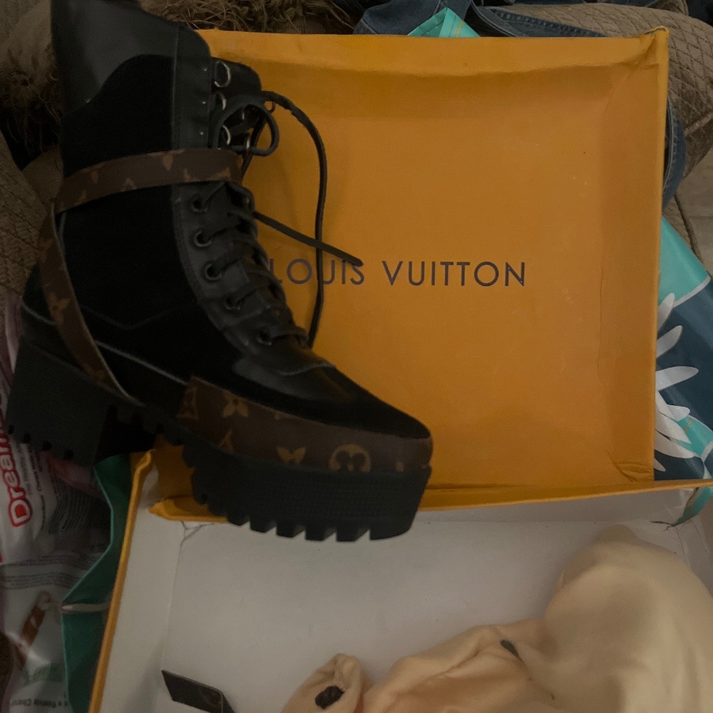 Louis Vuitton Desert boots Black in color women’s size 5